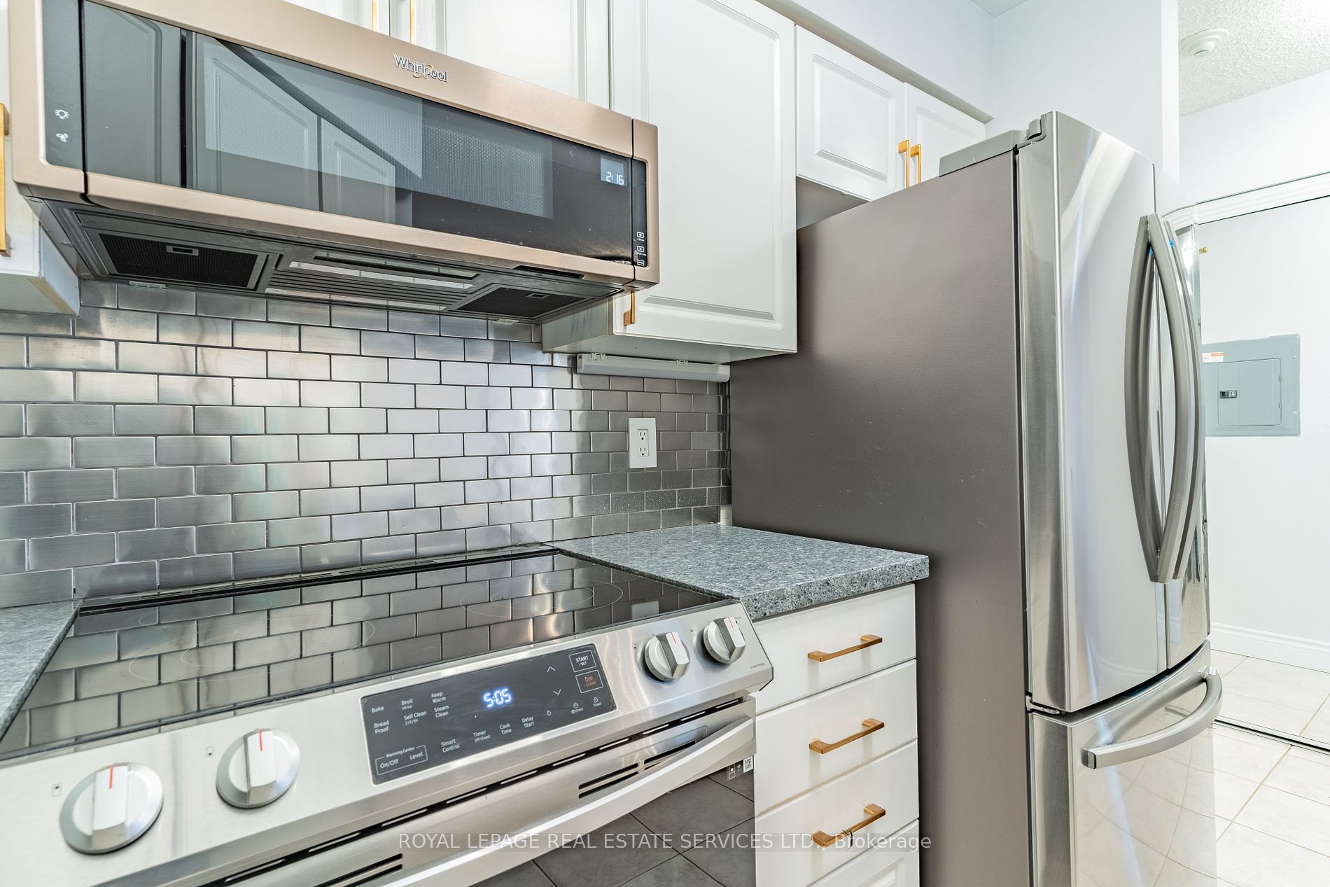 33 Empress Avenue, #2715