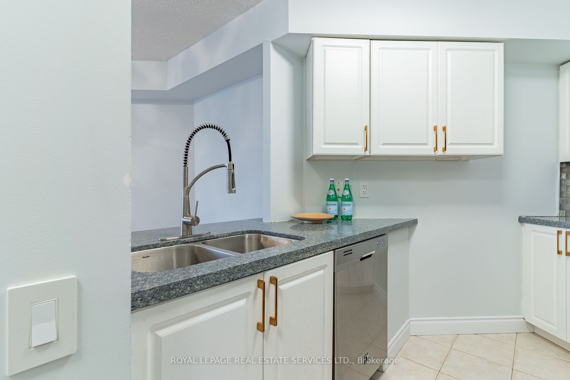 33 Empress Avenue, #2715