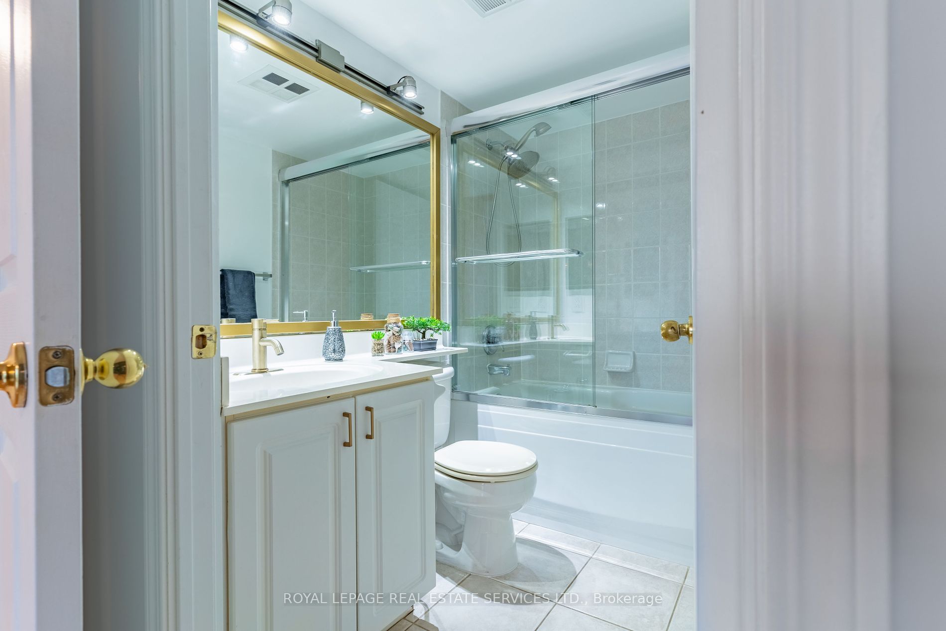 33 Empress Avenue, #2715