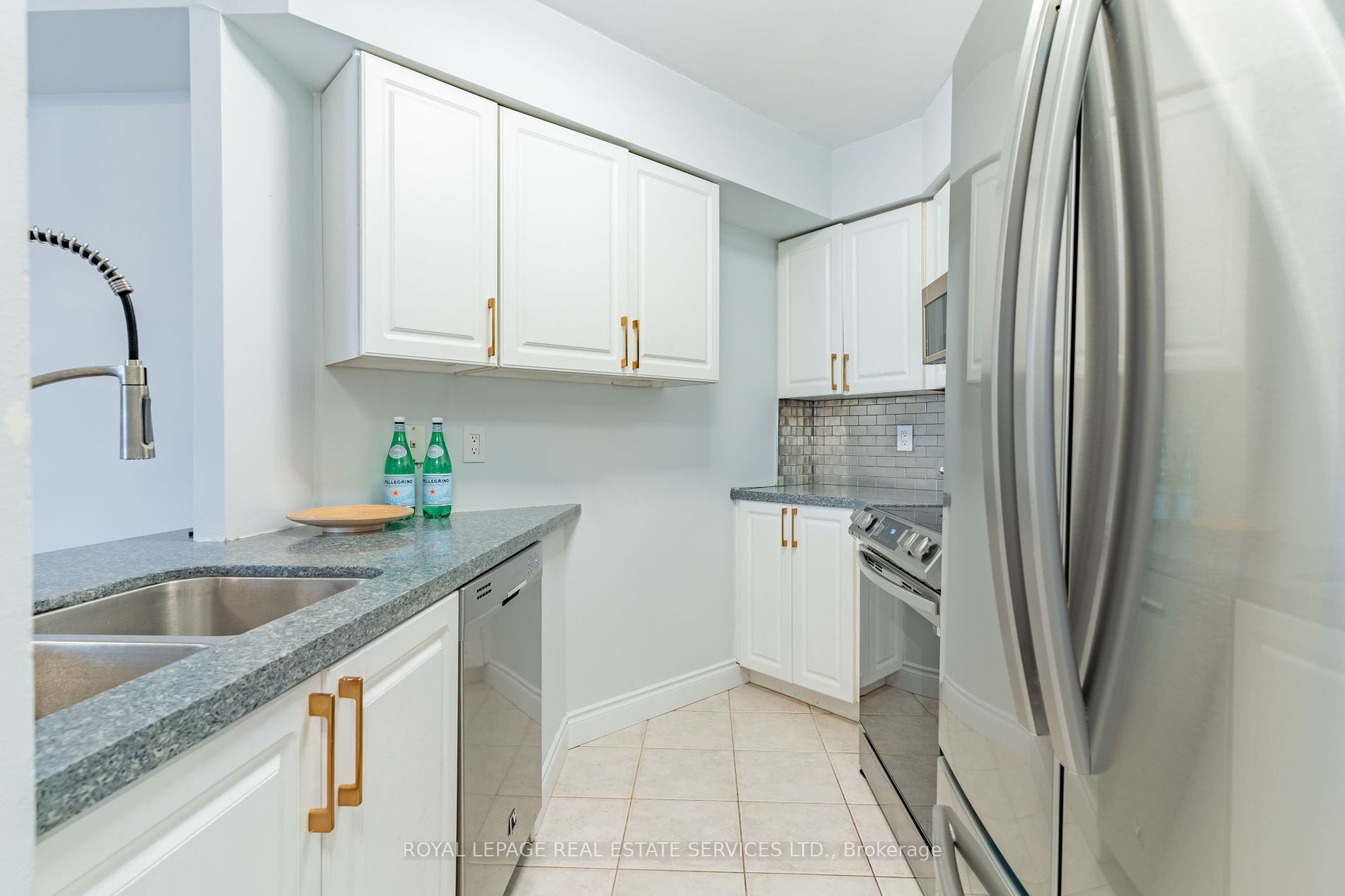 33 Empress Avenue, #2715
