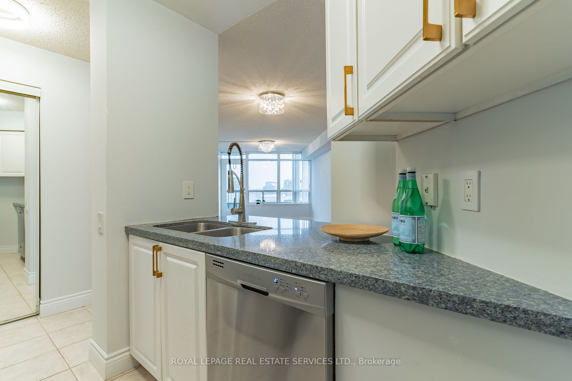 33 Empress Avenue, #2715