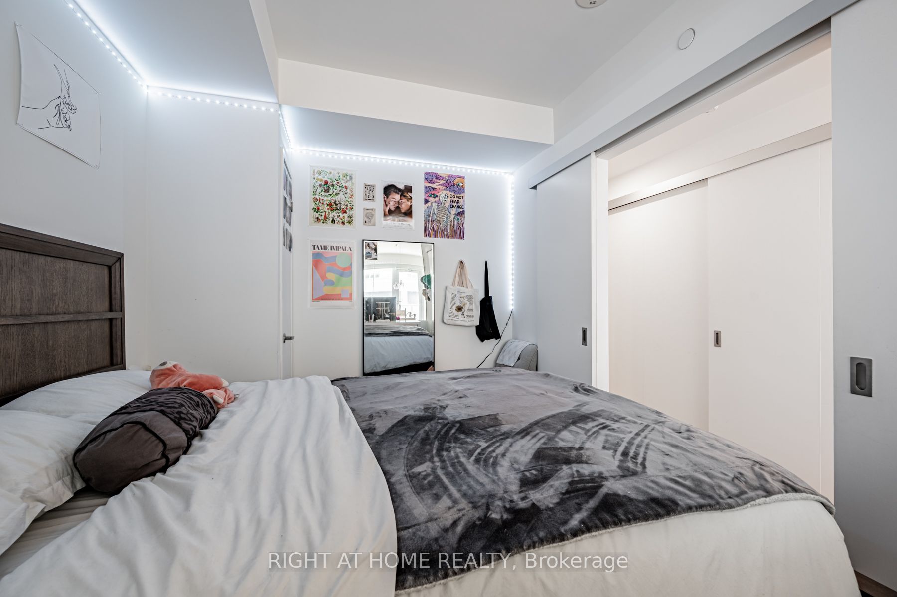 197 Yonge St, #1204