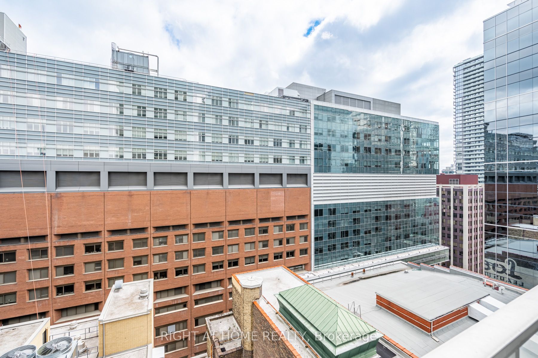 197 Yonge St, #1204