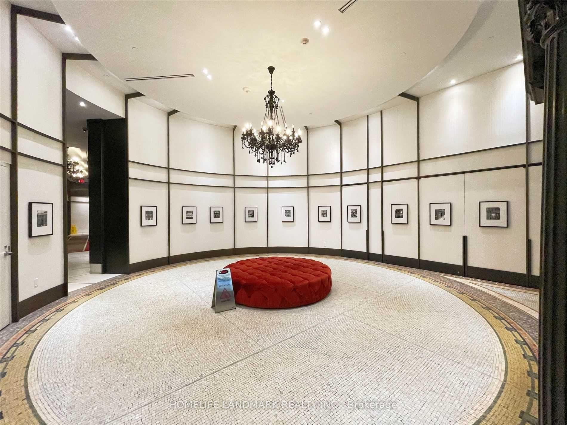 197 Yonge St, #1704