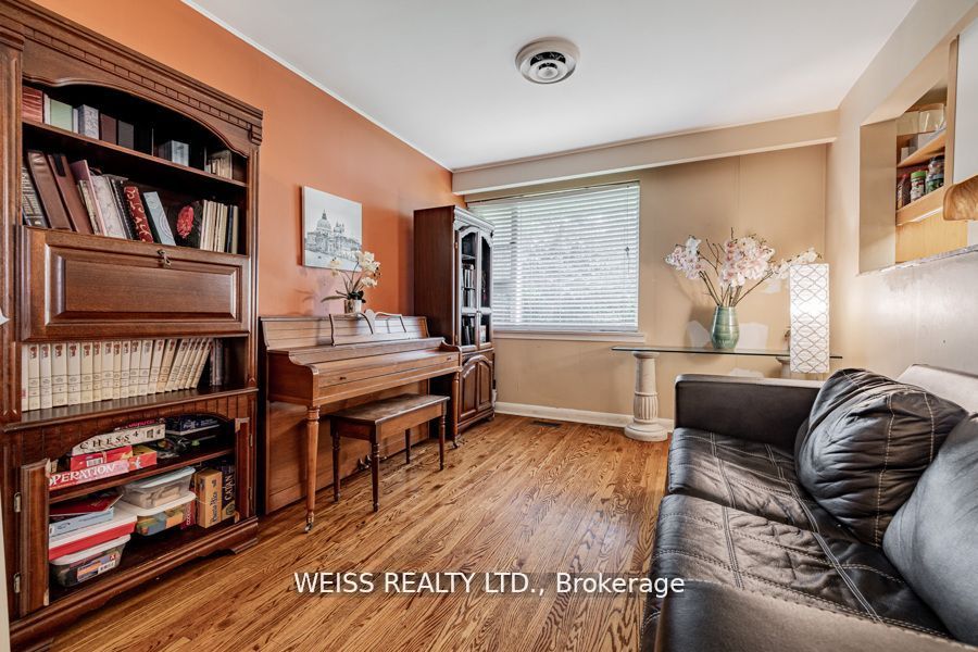 24 Lowesmoor Ave