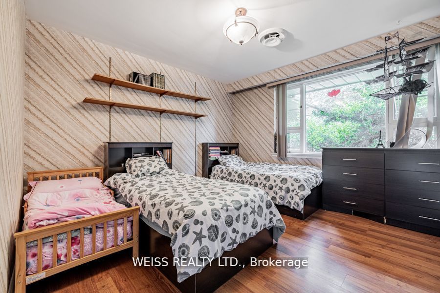 24 Lowesmoor Ave