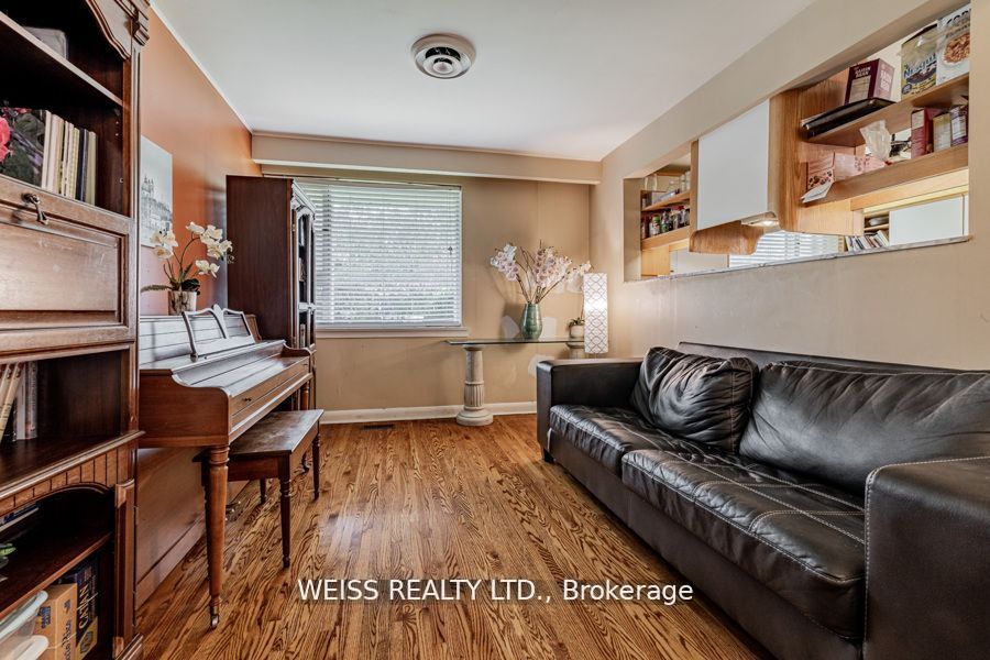 24 Lowesmoor Ave