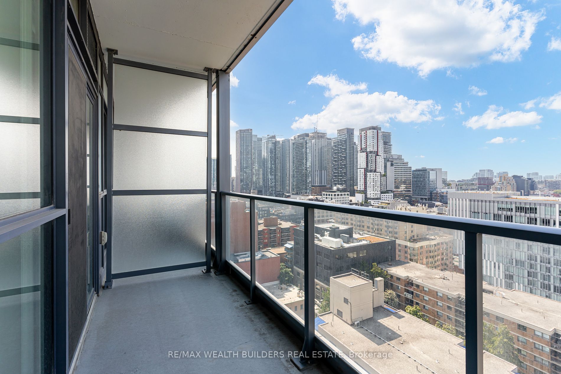 210 Simcoe St, #1706