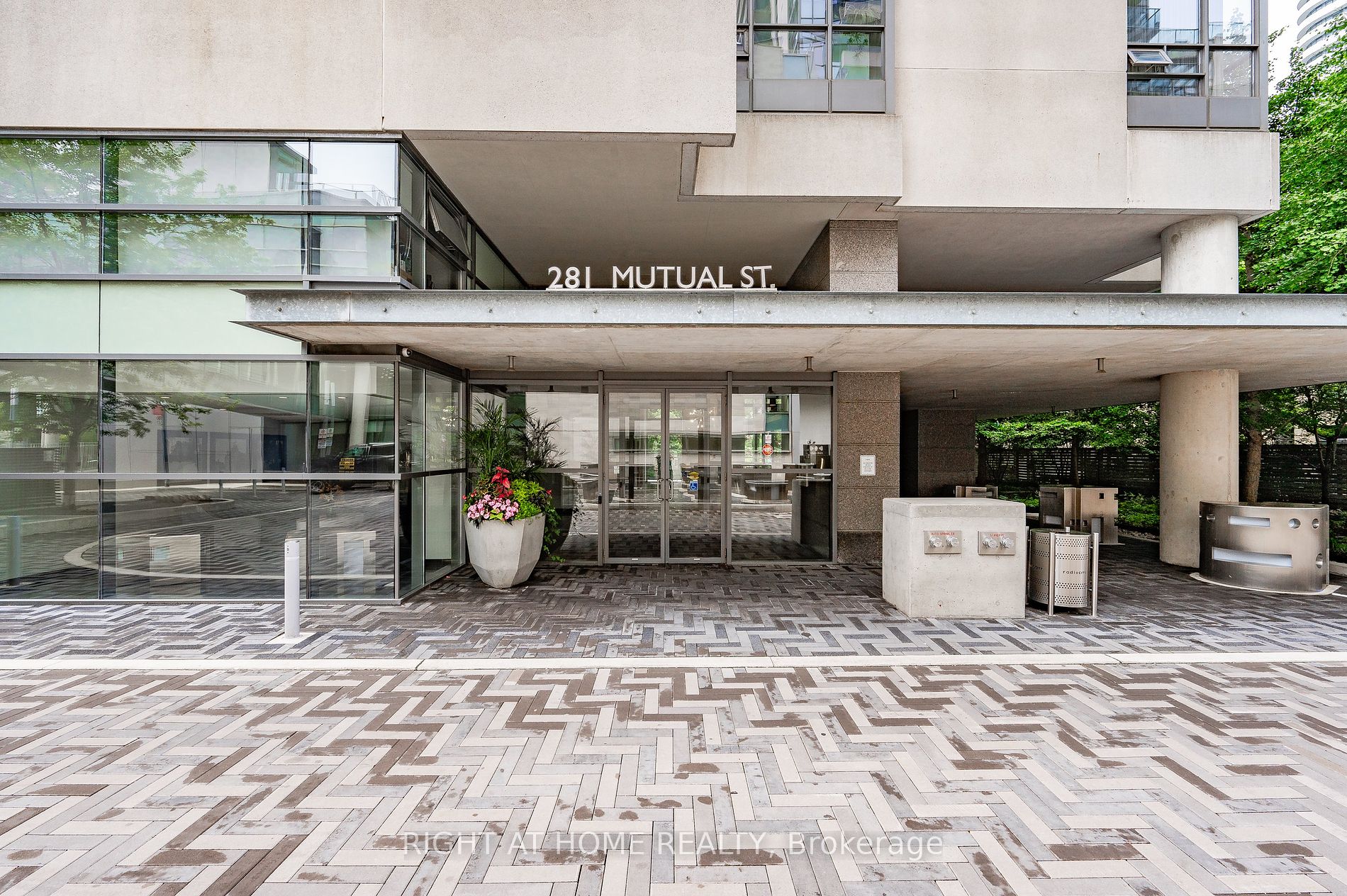 281 Mutual St, #1701