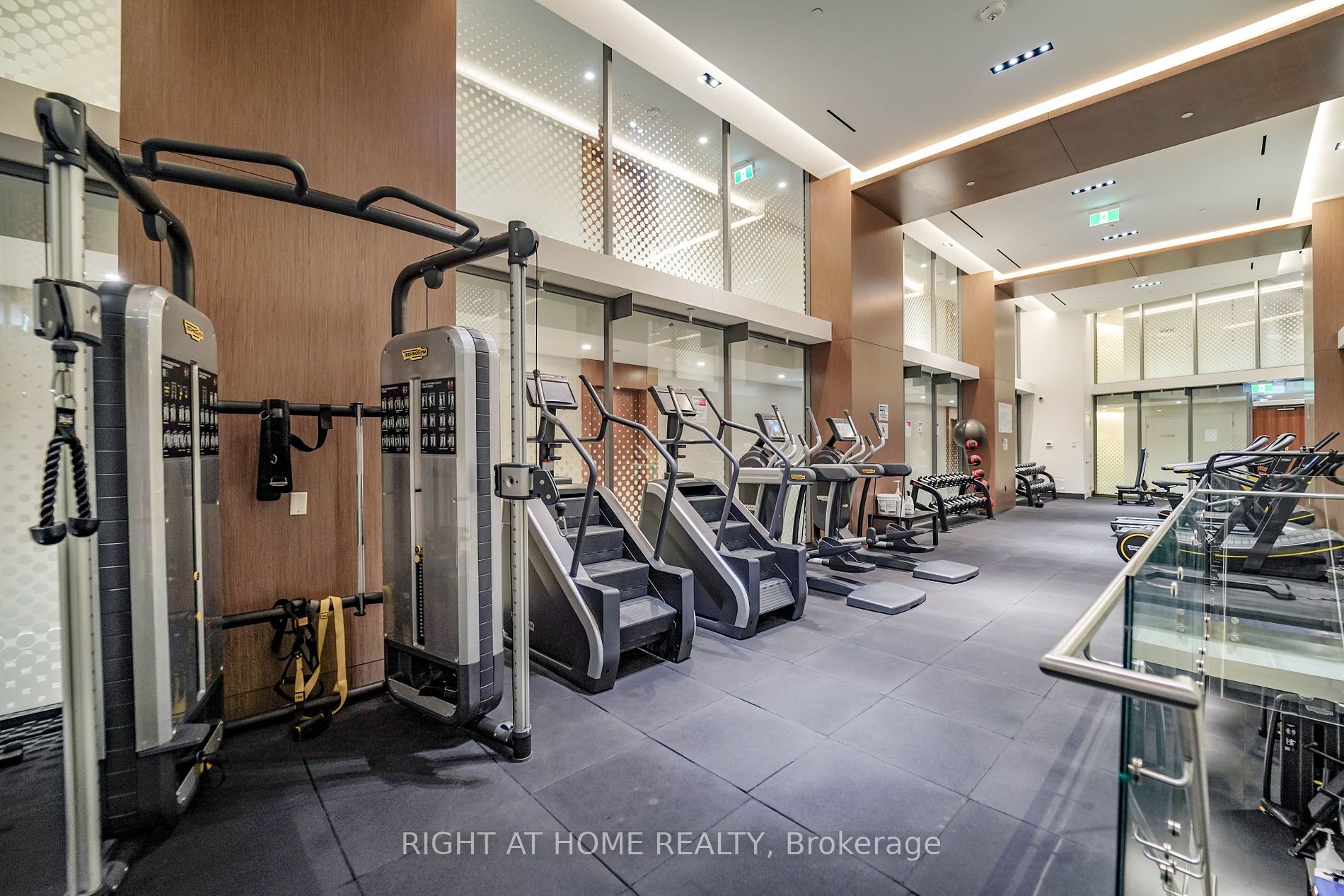 15 Queens Quay E, #707