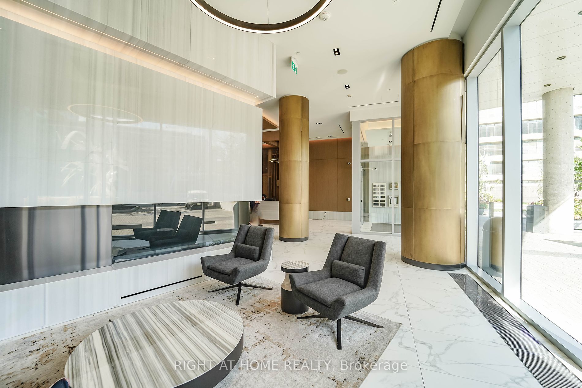 15 Queens Quay E, #707