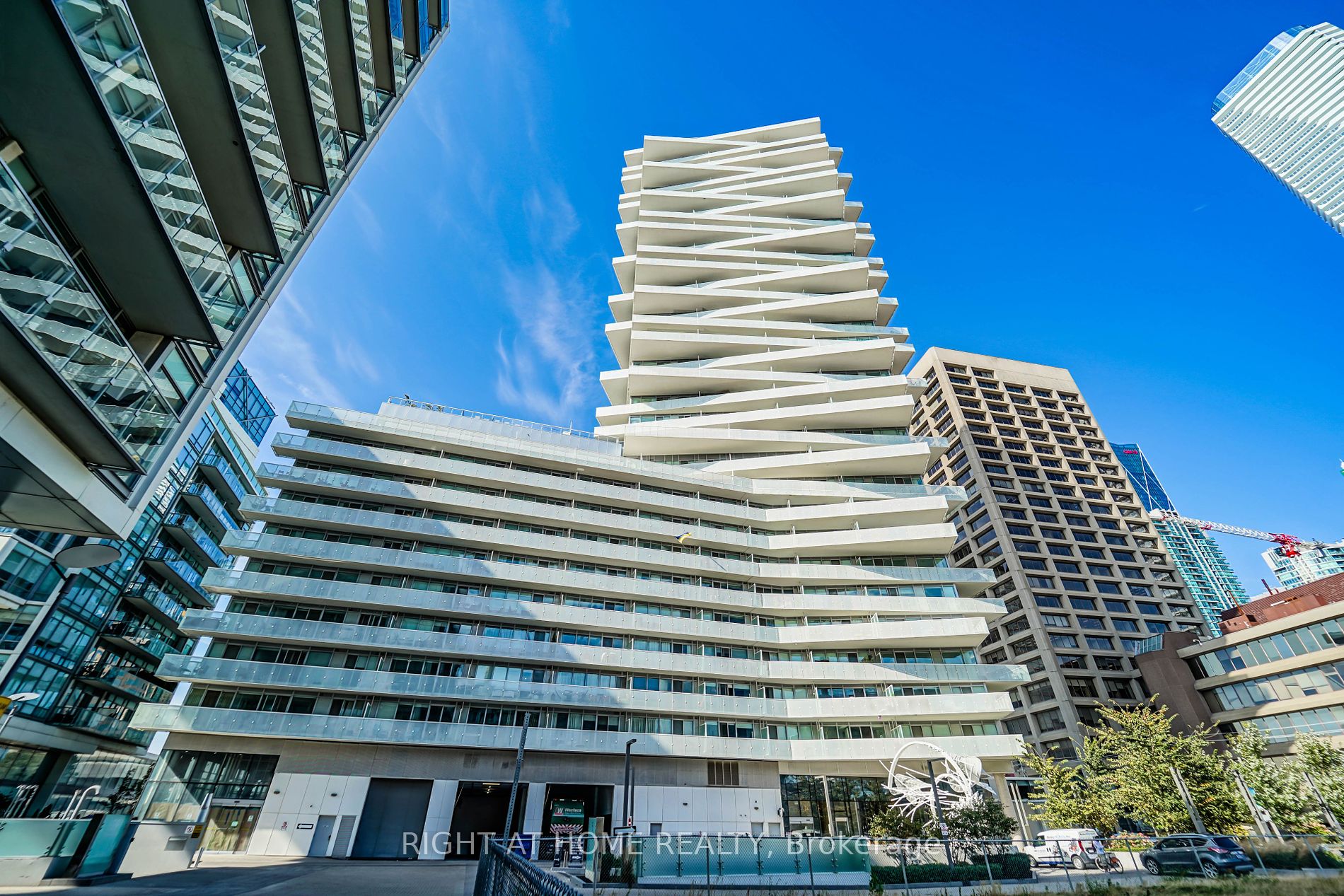 15 Queens Quay E, #707