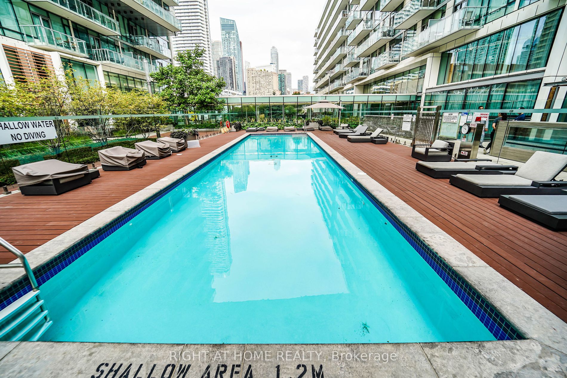 15 Queens Quay E, #707