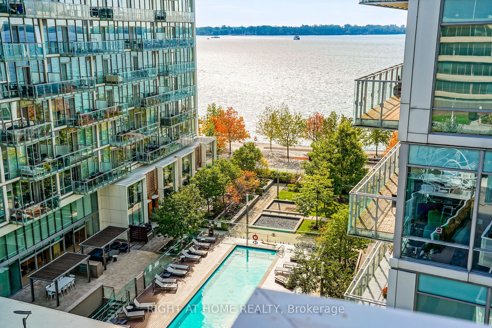 15 Queens Quay E, #707