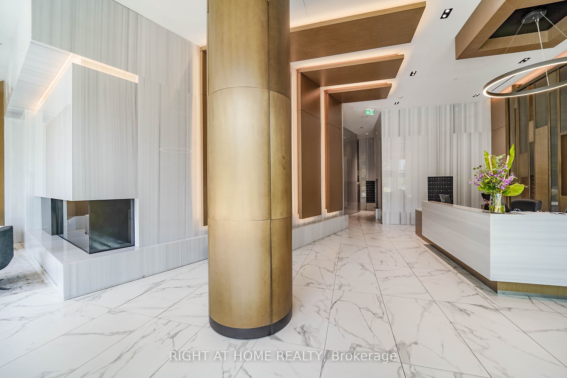 15 Queens Quay E, #707