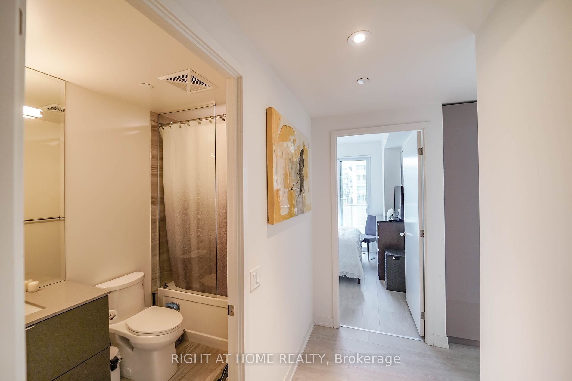 15 Queens Quay E, #707