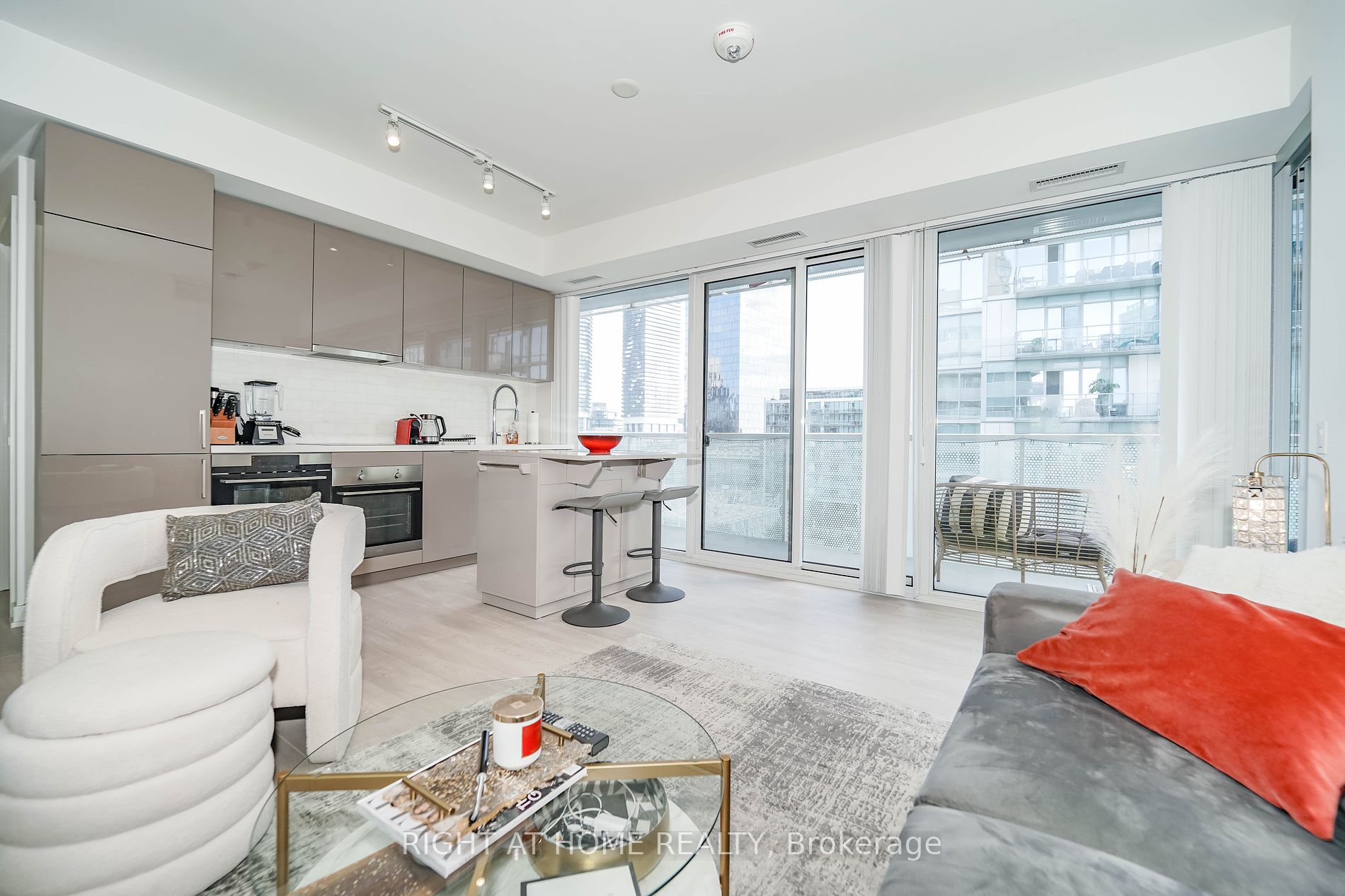 15 Queens Quay E, #707