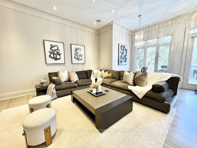 15 Vesta Dr