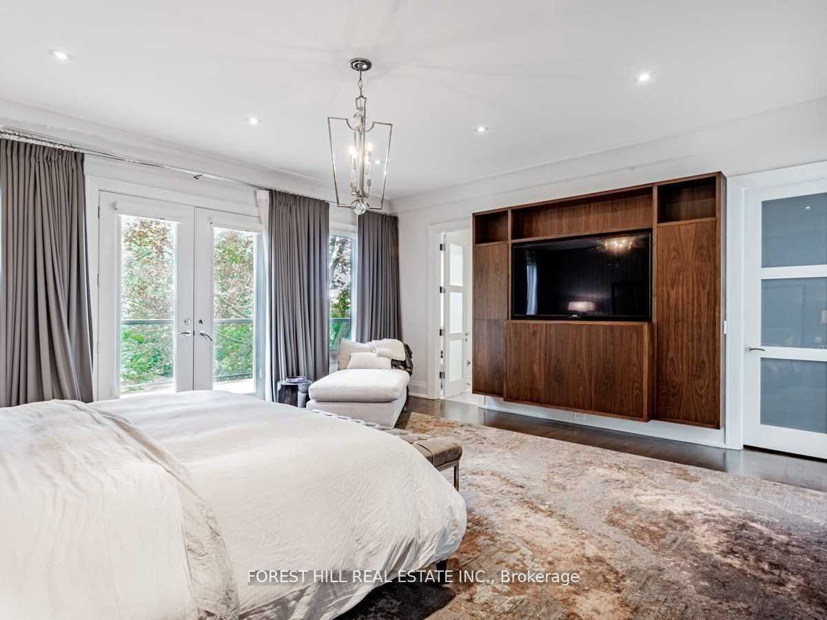 15 Vesta Dr
