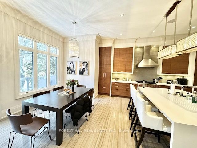 15 Vesta Dr