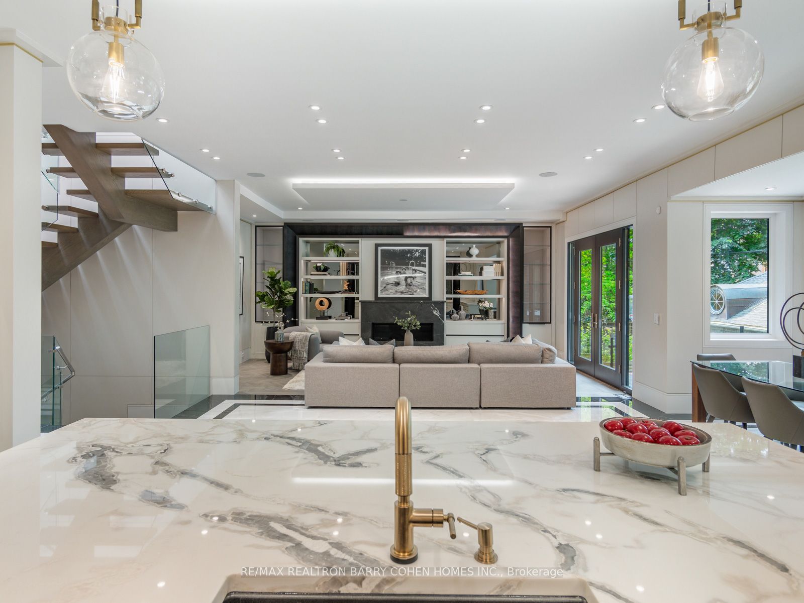 86 Mason Blvd