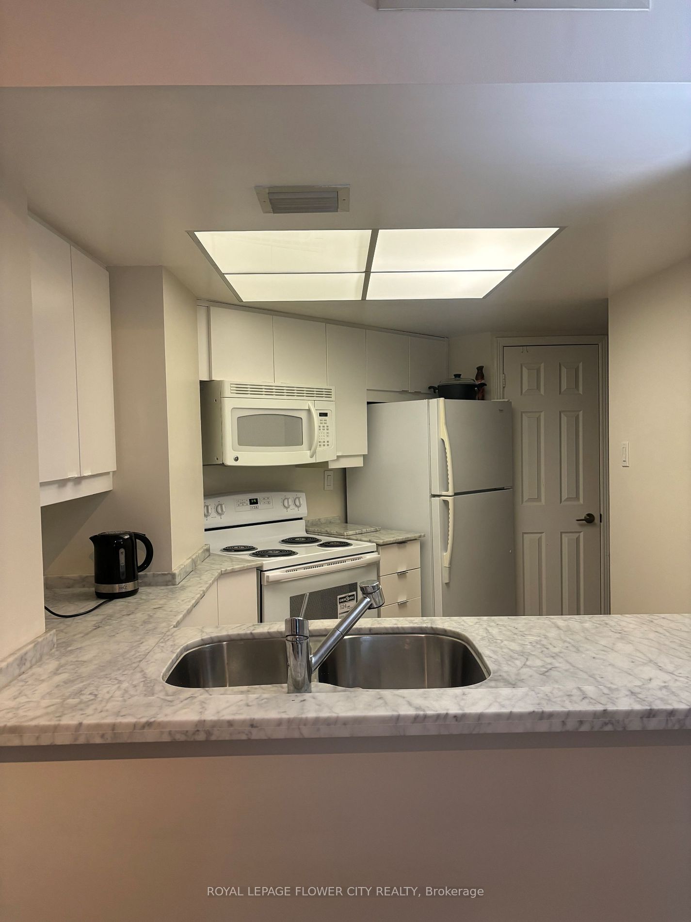 7 Broadway Ave, #604
