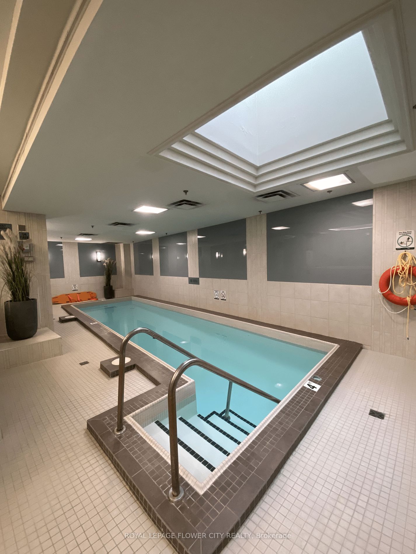 7 Broadway Ave, #604