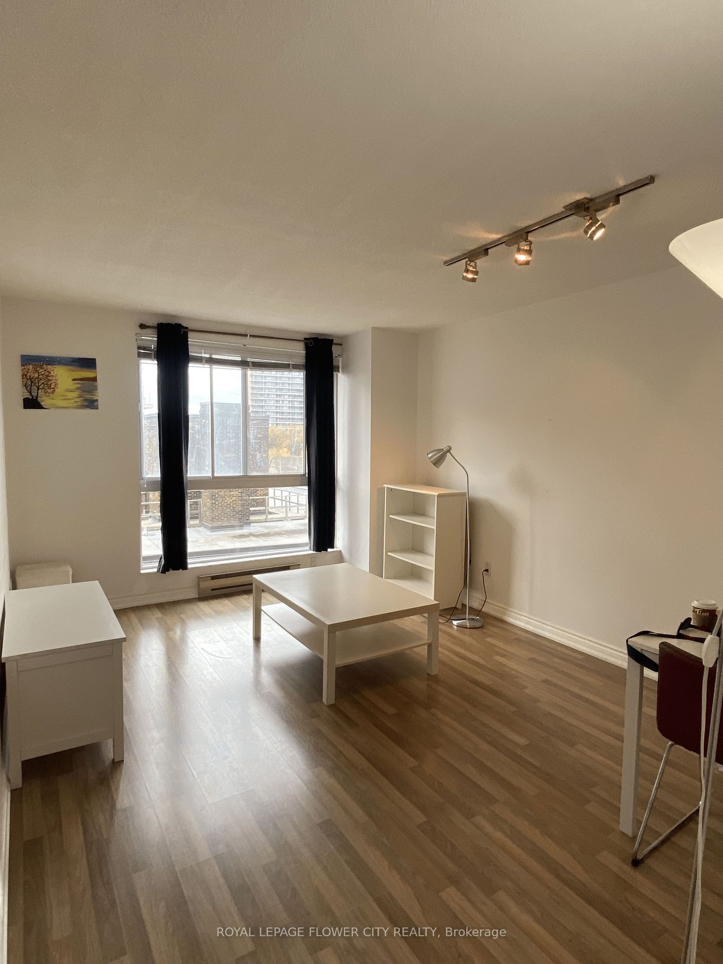 7 Broadway Ave, #604