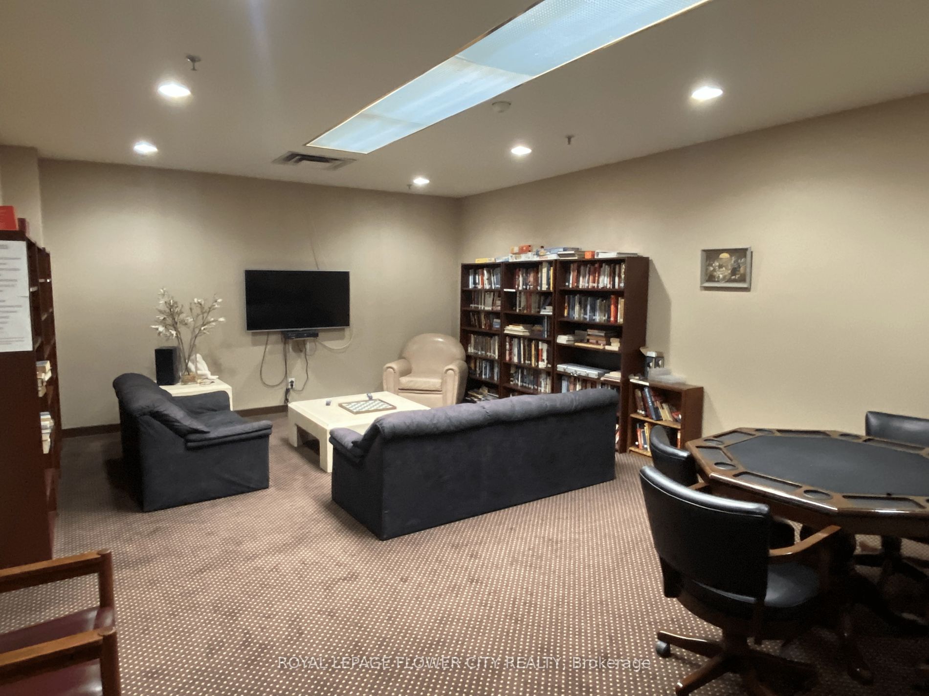 7 Broadway Ave, #604