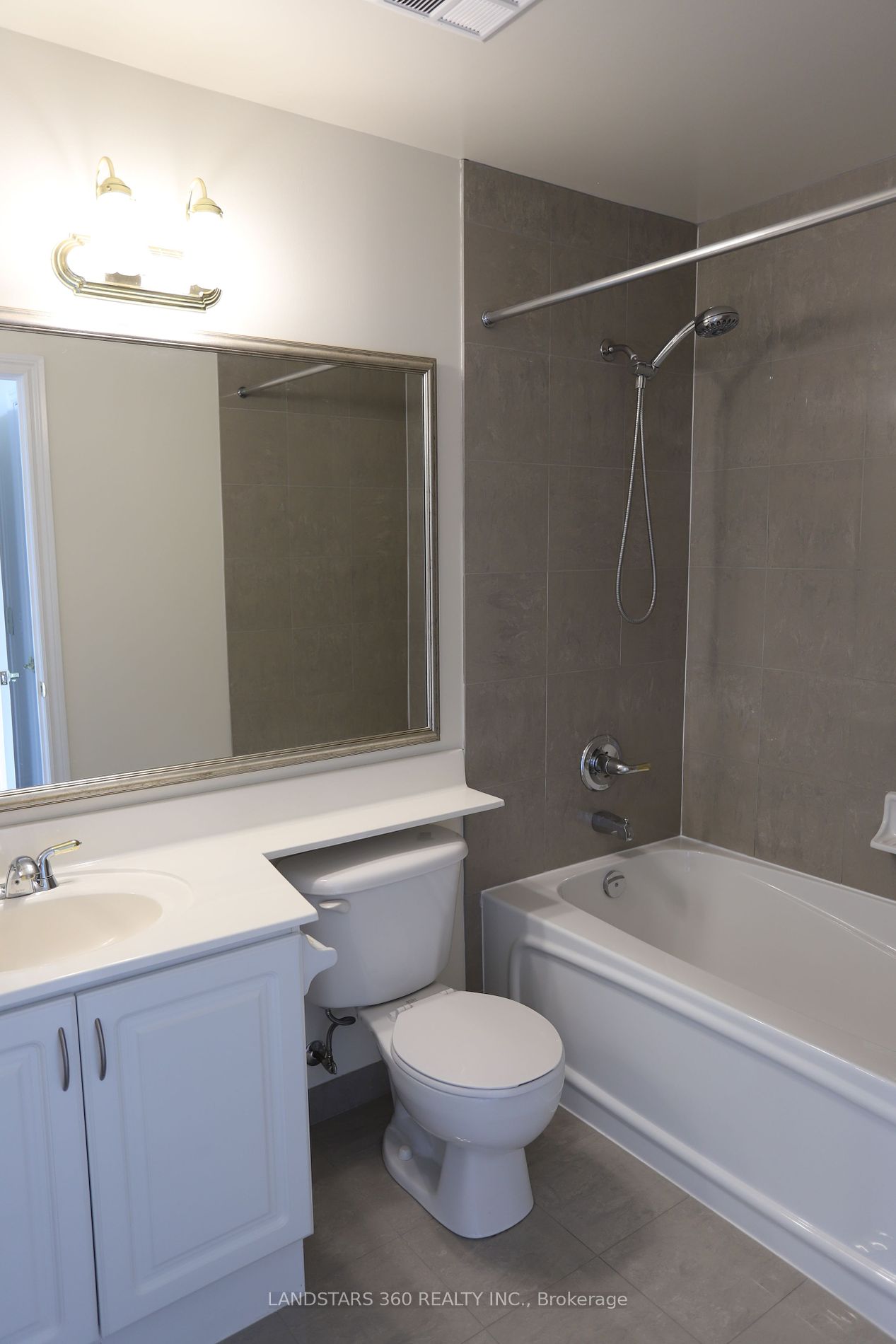 1101 Leslie St, #901