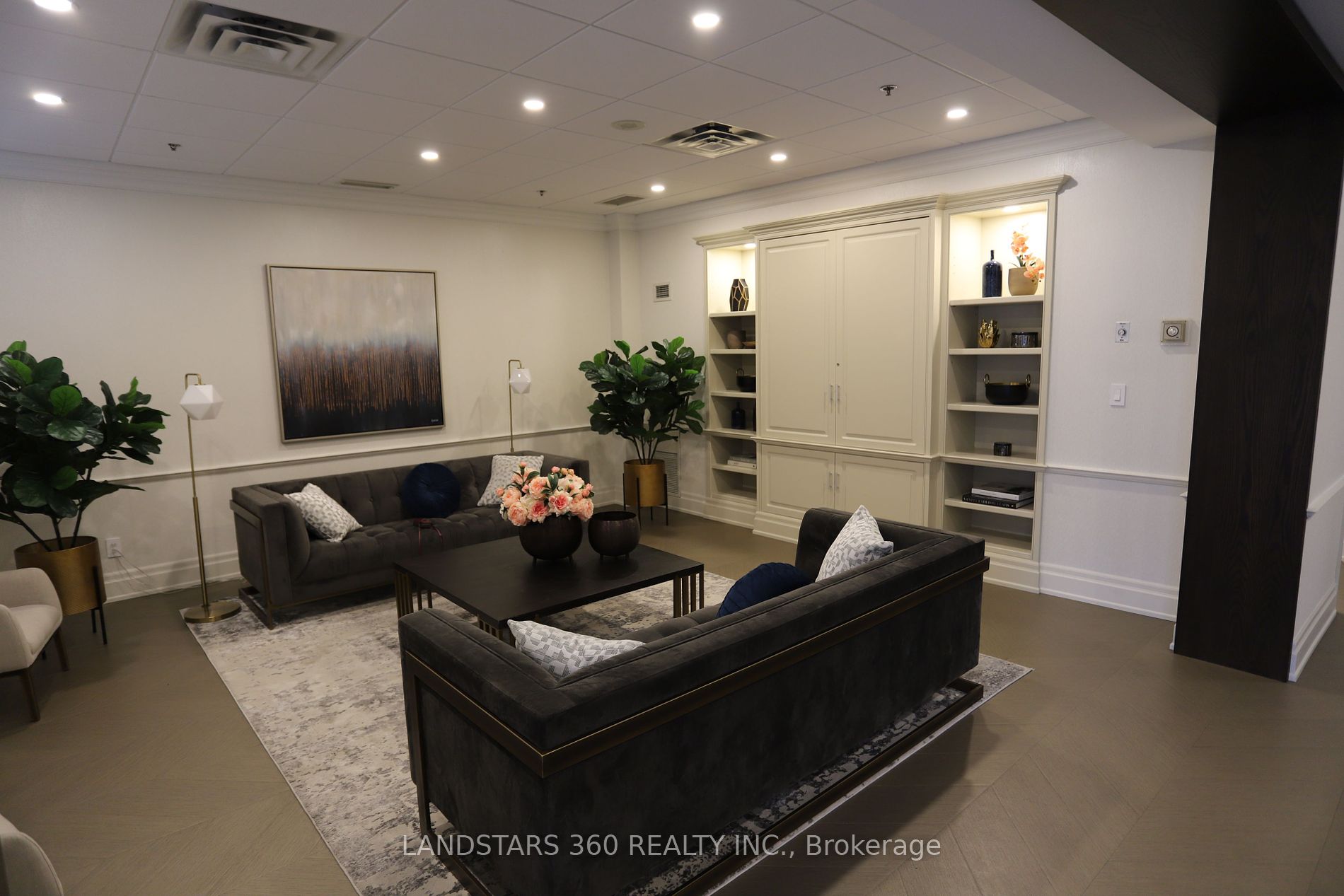1101 Leslie St, #901