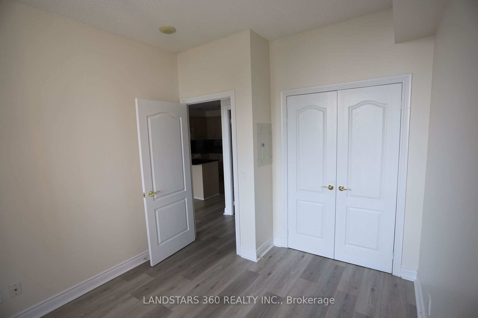 1101 Leslie St, #901