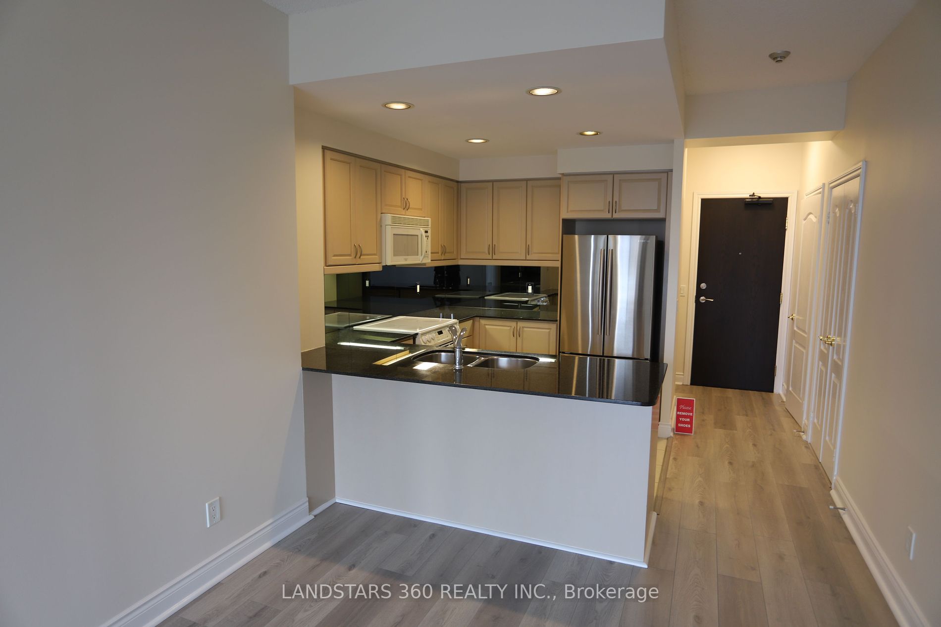 1101 Leslie St, #901
