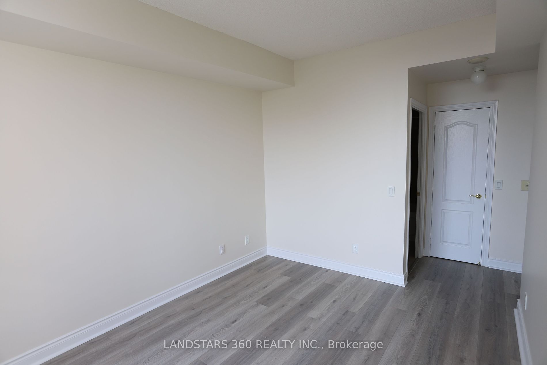1101 Leslie St, #901