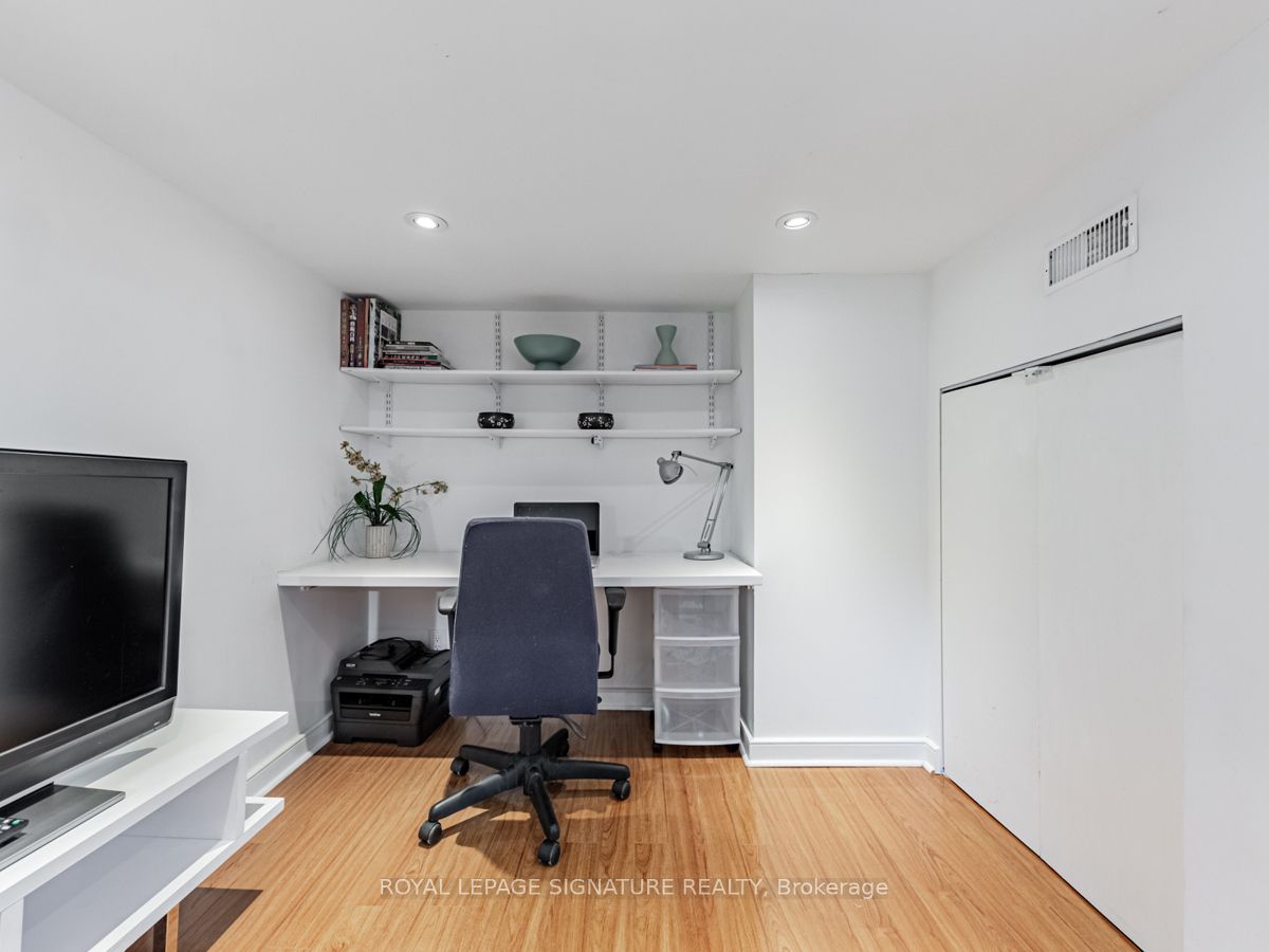89 Lawrence Ave W