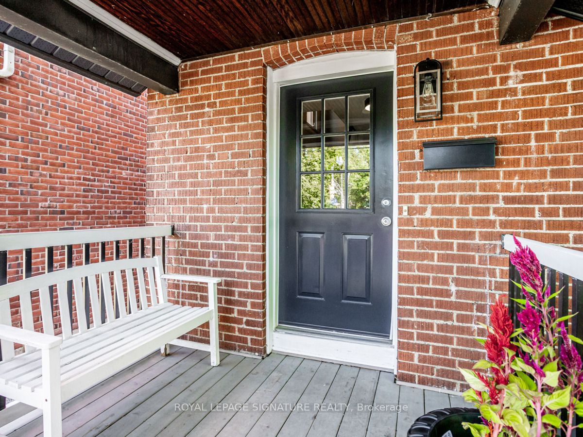 89 Lawrence Ave W