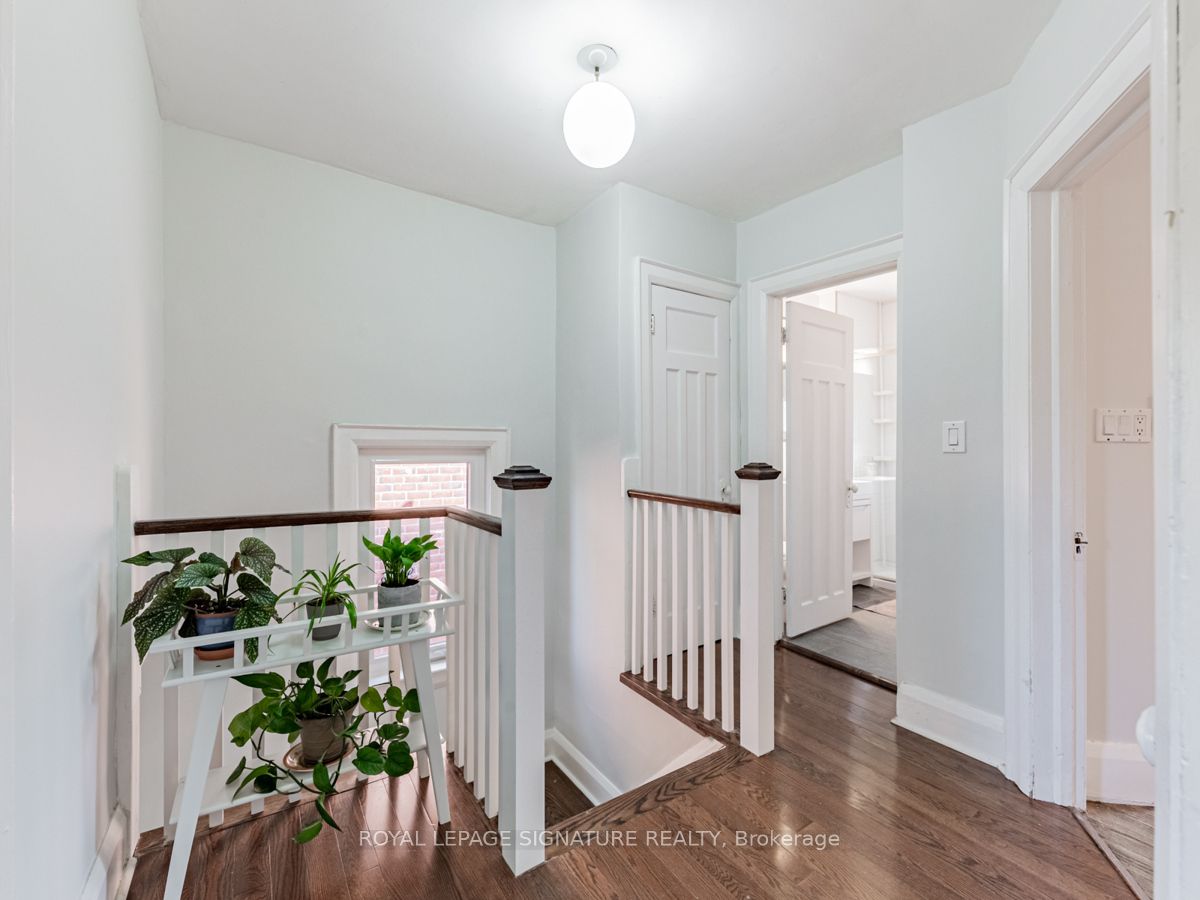 89 Lawrence Ave W