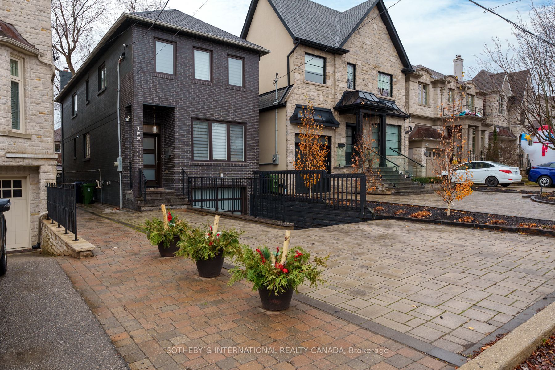 163 Roe Avenue