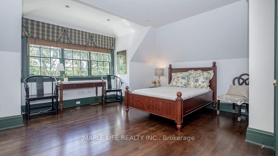 11 Dewbourne Ave