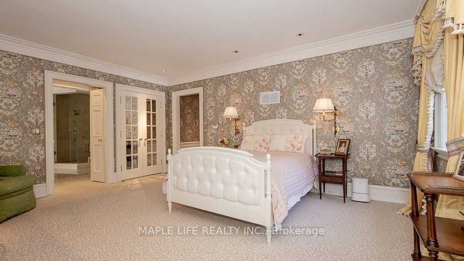 11 Dewbourne Ave