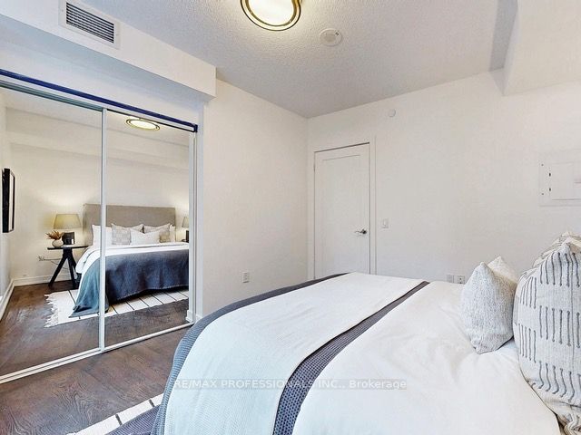 10 York St, #2410