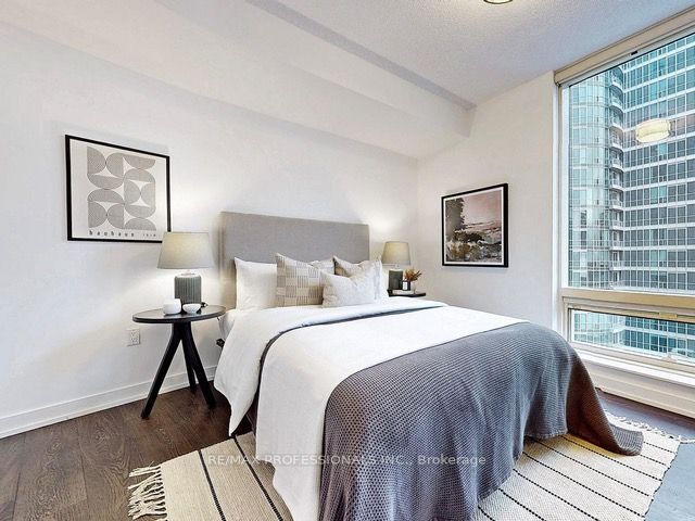 10 York St, #2410
