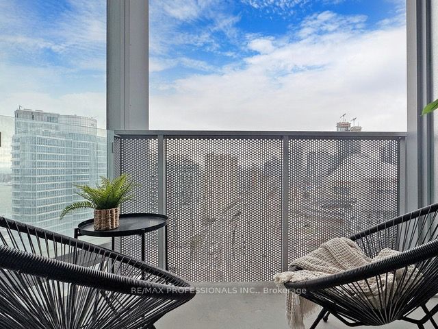 10 York St, #2410