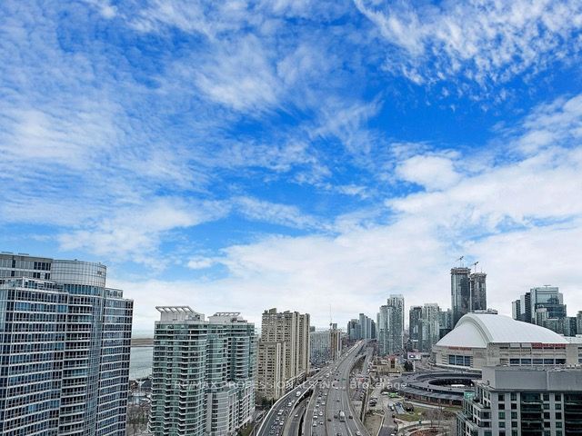 10 York St, #2410