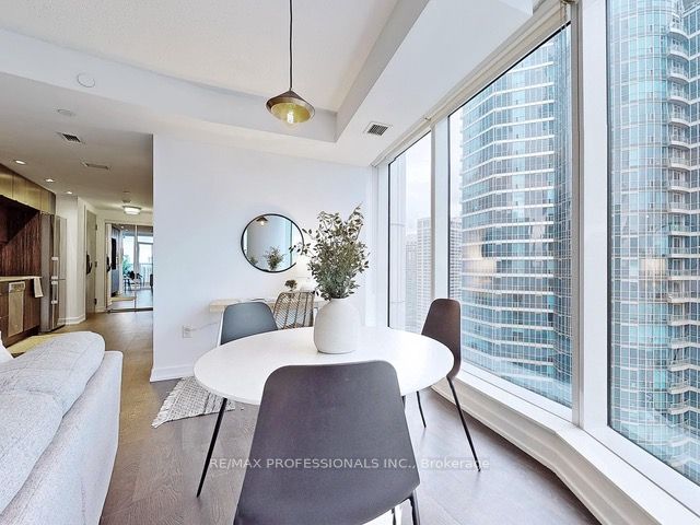 10 York St, #2410