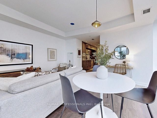 10 York St, #2410