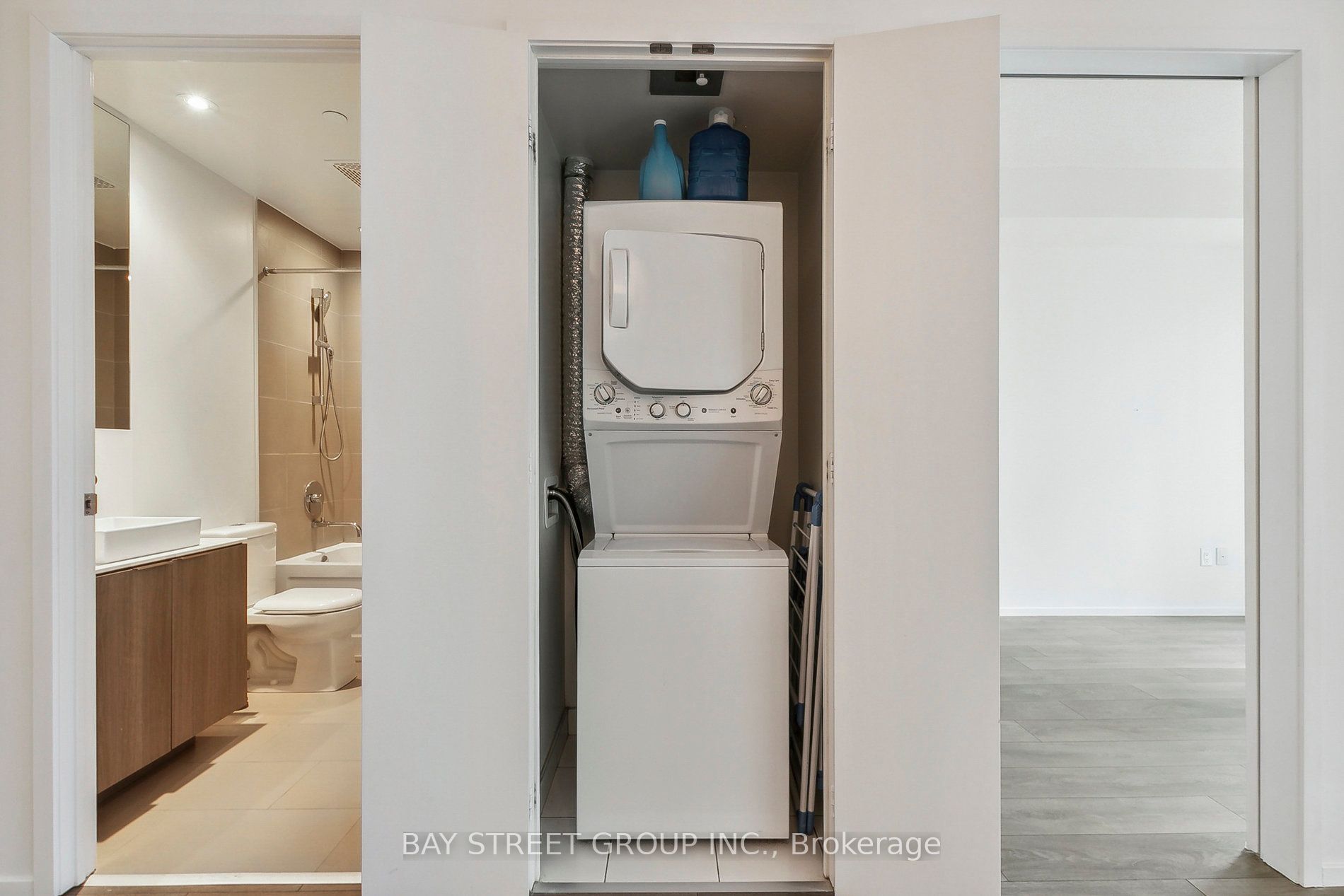 159 Dundas St E, #1703