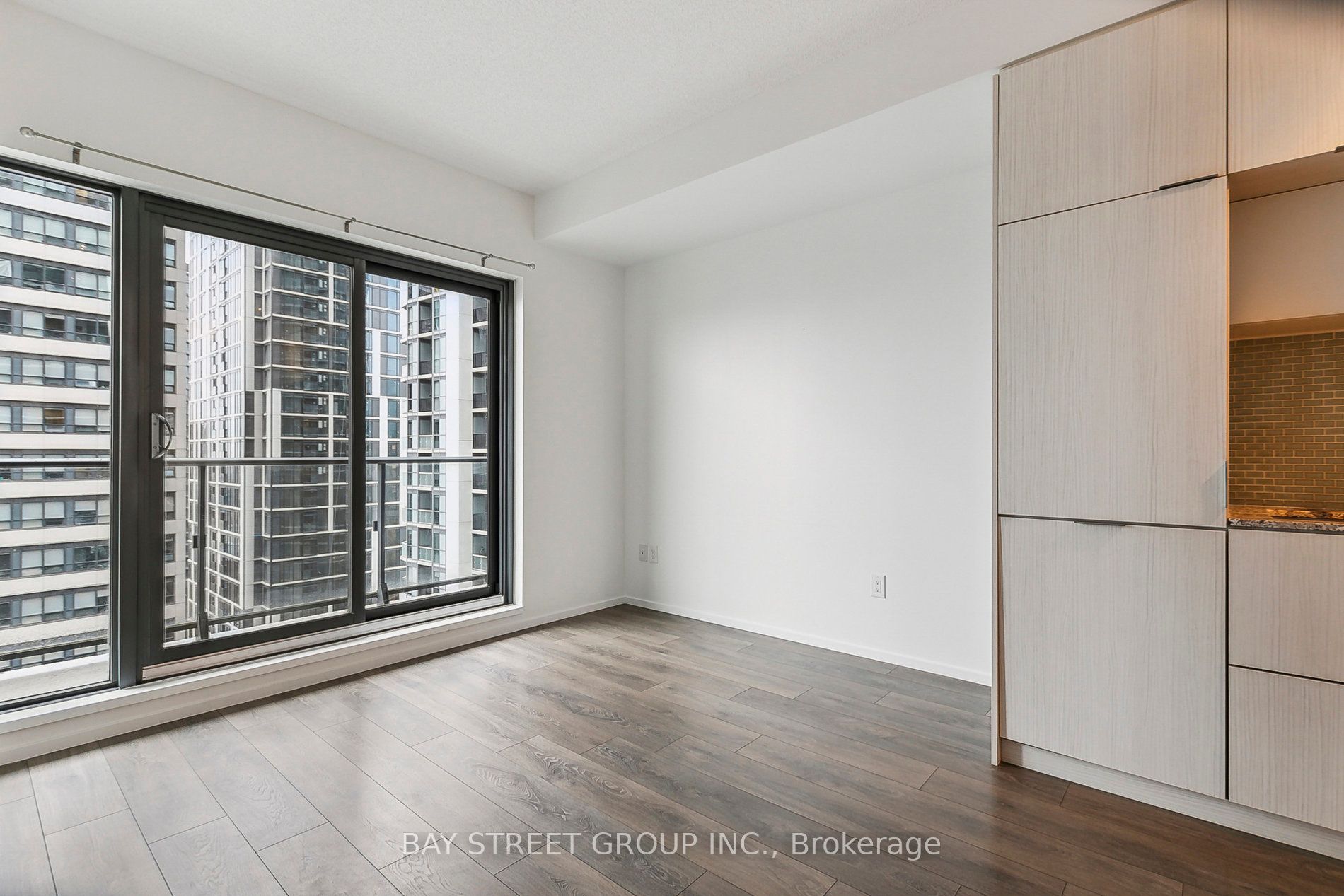 159 Dundas St E, #1703