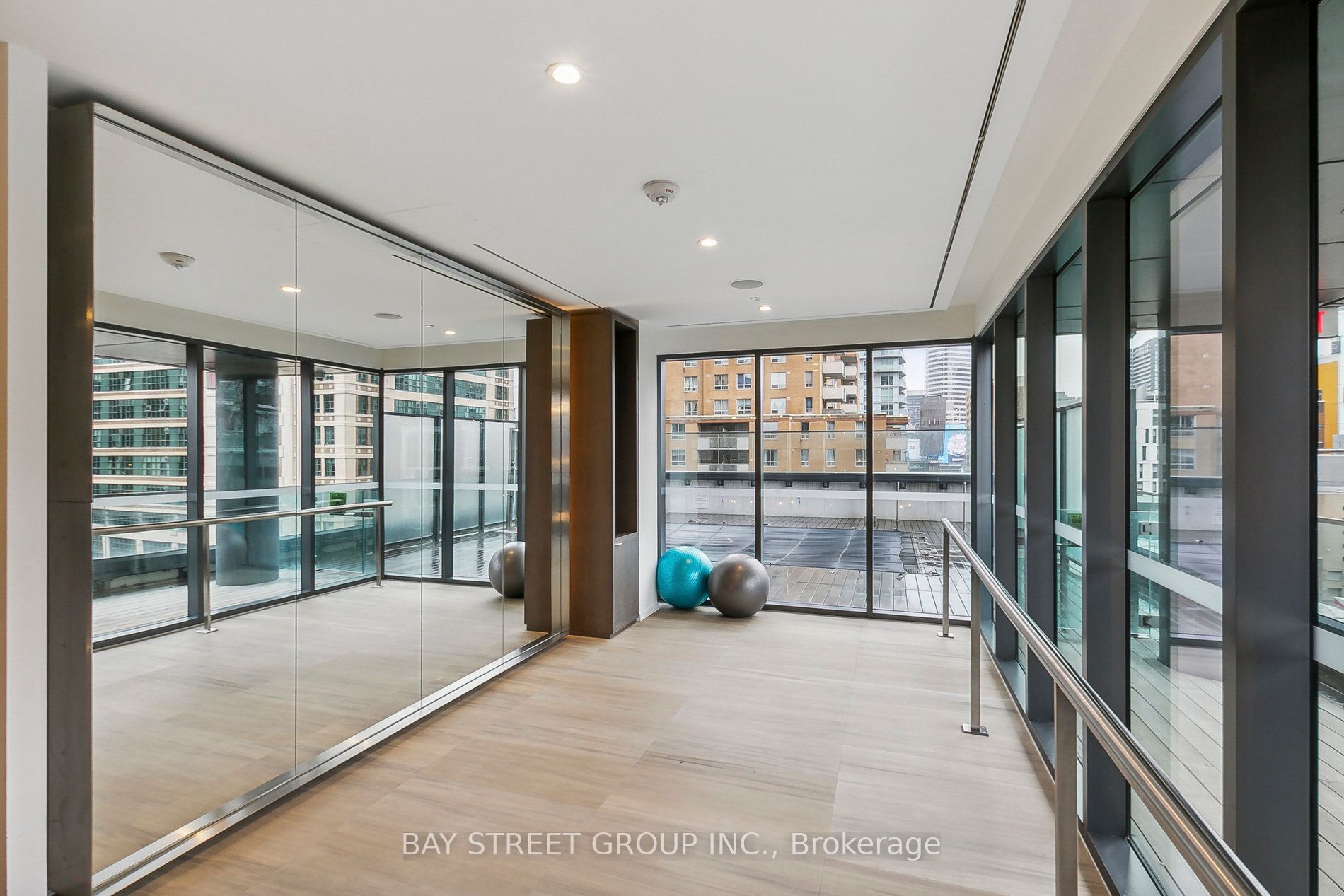 159 Dundas St E, #1703
