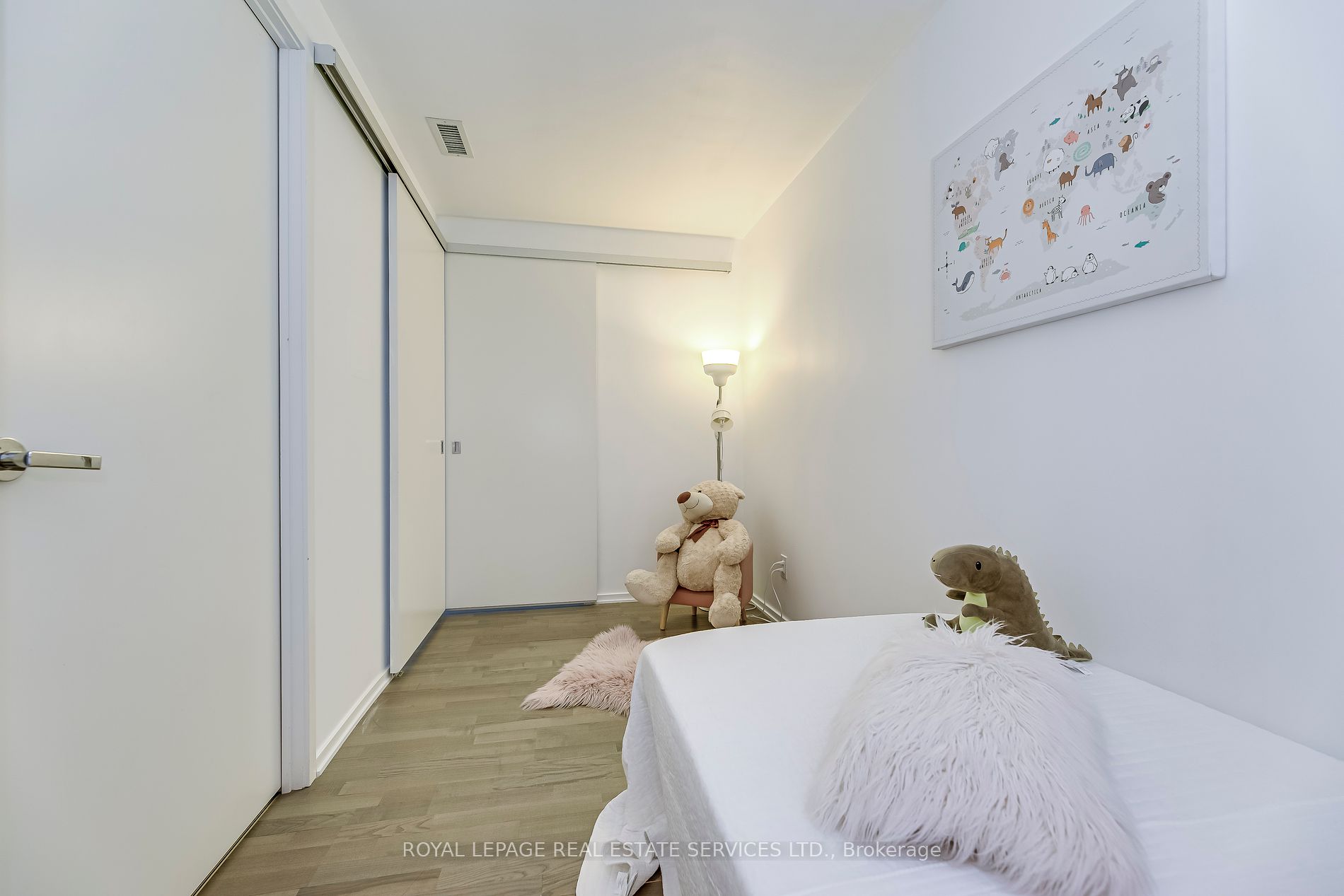 1 Bloor St E, #3309